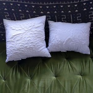 DKNY | Throw Pillows, Matching Set in Light Lilac Grey ✨